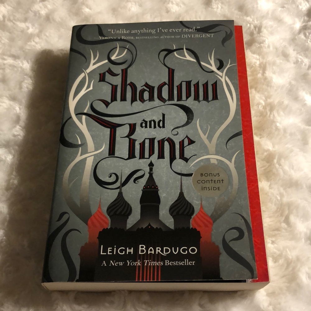Shadow and Bone Paperback Book by Leigh Bardugo Original Cover